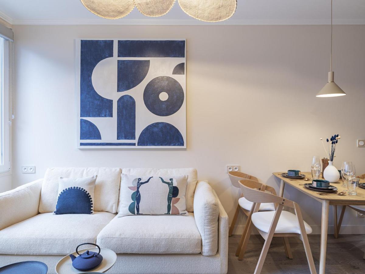 The Blue Suite On Champs Elysees Avenue ปารีส ภายนอก รูปภาพ