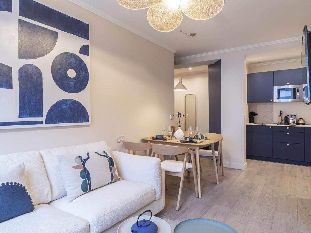 The Blue Suite On Champs Elysees Avenue ปารีส ภายนอก รูปภาพ