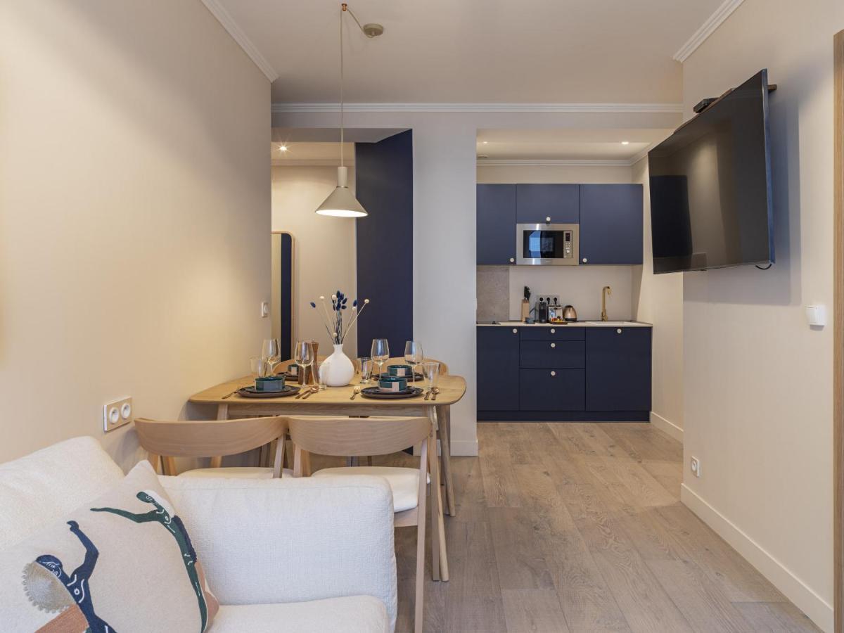 The Blue Suite On Champs Elysees Avenue ปารีส ภายนอก รูปภาพ
