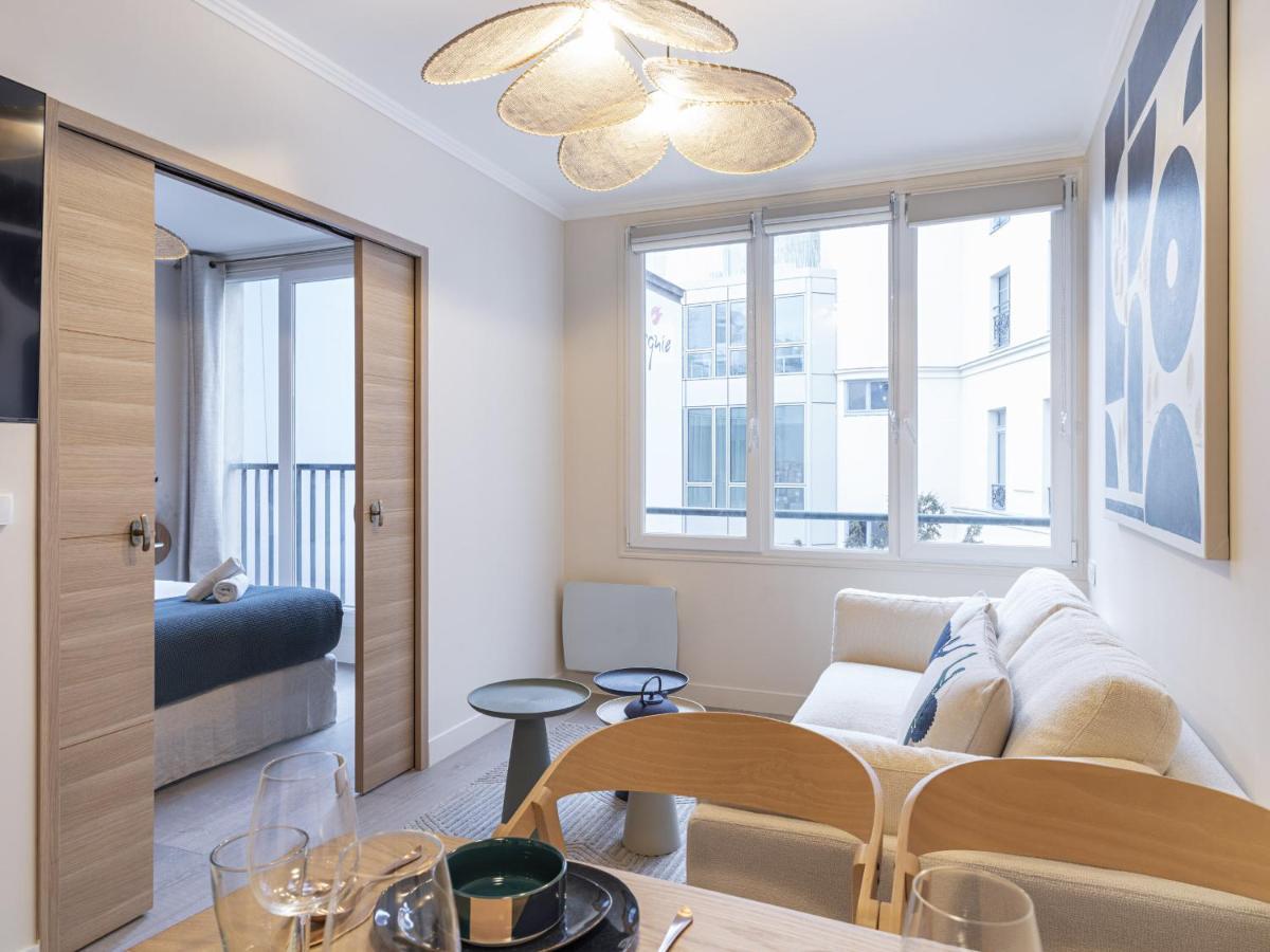 The Blue Suite On Champs Elysees Avenue ปารีส ภายนอก รูปภาพ