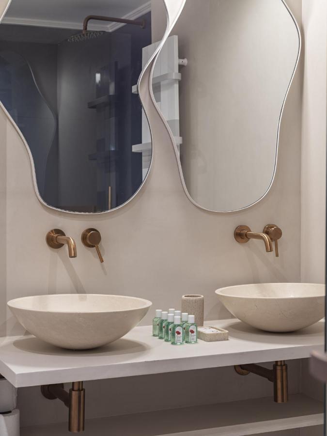 The Blue Suite On Champs Elysees Avenue ปารีส ภายนอก รูปภาพ