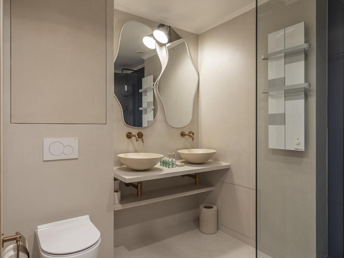 The Blue Suite On Champs Elysees Avenue ปารีส ภายนอก รูปภาพ