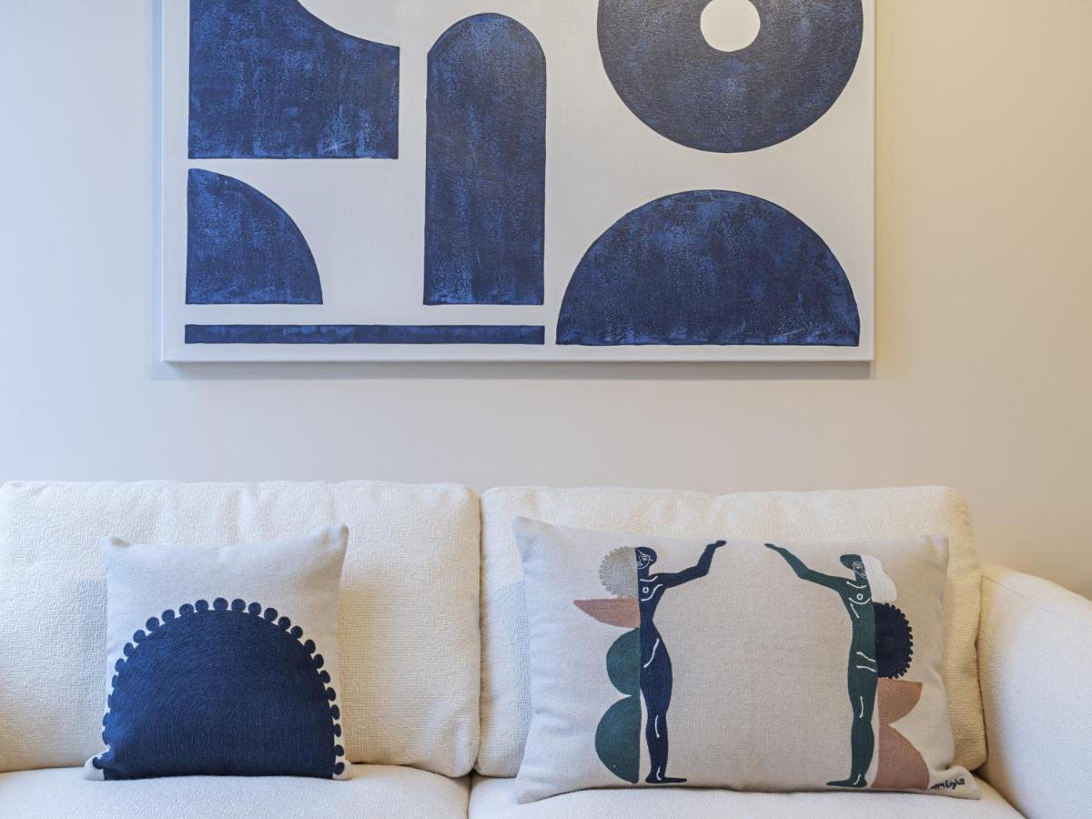 The Blue Suite On Champs Elysees Avenue ปารีส ภายนอก รูปภาพ