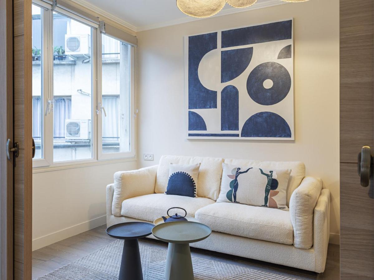 The Blue Suite On Champs Elysees Avenue ปารีส ภายนอก รูปภาพ