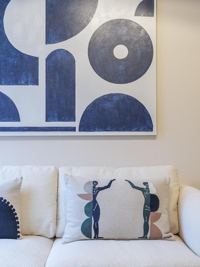 The Blue Suite On Champs Elysees Avenue ปารีส ภายนอก รูปภาพ